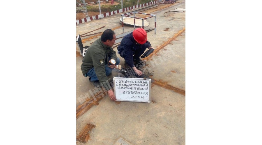 云南，紅河州建水至元陽高速公路土建工程，螞蝗塘匝道鋼箱梁焊縫檢測現(xiàn)場作業(yè)